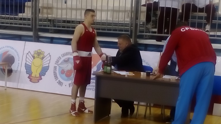 TRZY ZWYCIĘSTWA I DWIE PRZEGRANE POLAKÓW NA RINGU W ANAPIE