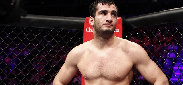 Gegard Mousasi wygrywa podczas UFC 204