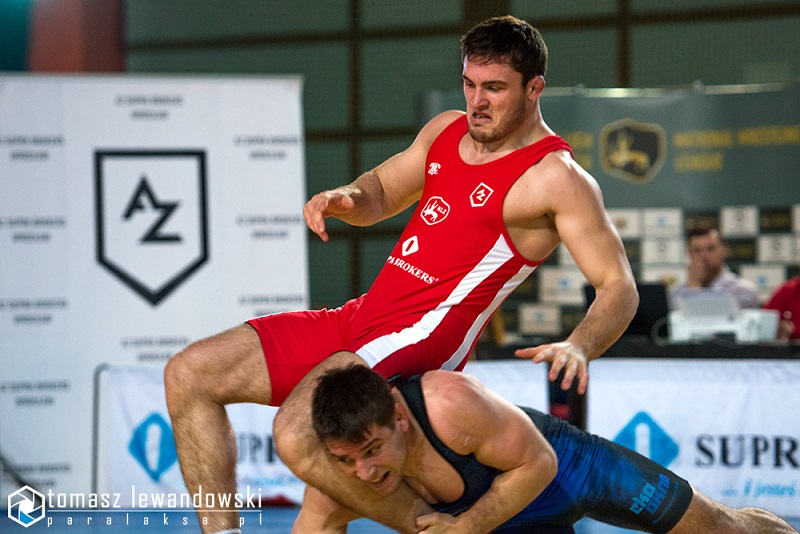 Zawodowa Liga Zapaśnicza: lider do końca drżał o wynik