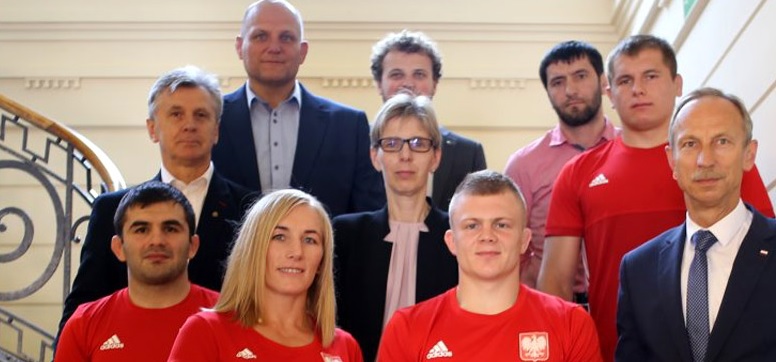 Wiceminister Sportu i Turystyki Jan Widera spotkał się z polskimi zapaśnikami