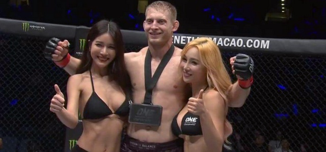 ONE CHAMPIONSHIP: EFEKTOWNY NOKAUT PRACHNIO