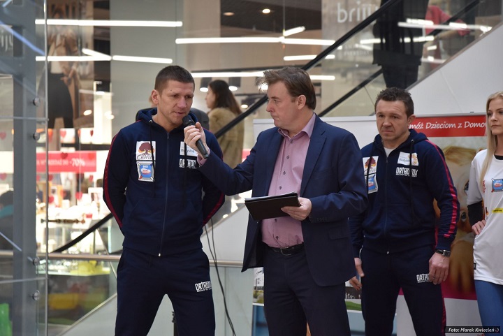 „Boxing Day” w Białymstoku: kibice rzucili wyzwanie Robertowi Świerzbińskiemu