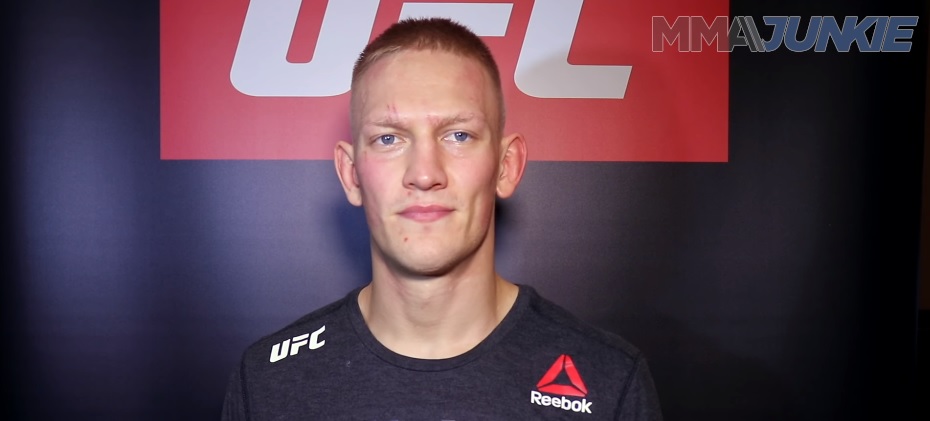 UFC: OSKAR PIECHOTA ZAWIESZONY DO WRZEŚNIA