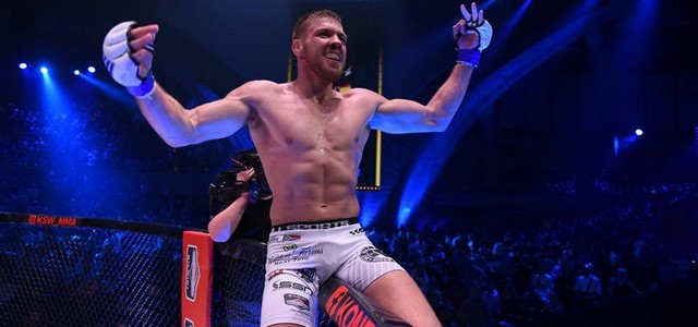 EFC: DRICUS DU PLESSIS STANIE DO OBRONY PASA