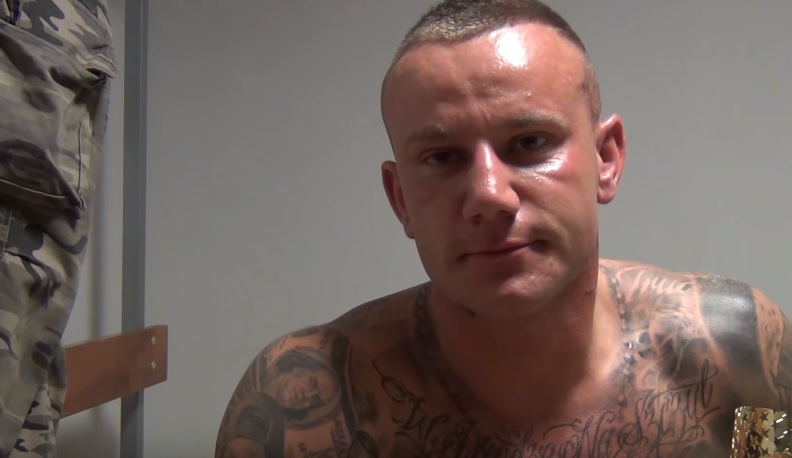 Fame MMA: Dawid „Ambro” Ambroziak pokonał Dawida Ozdobę