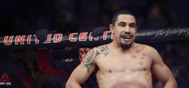 WHITTAKER FAWORYTEM W WALCE Z ADESANYĄ