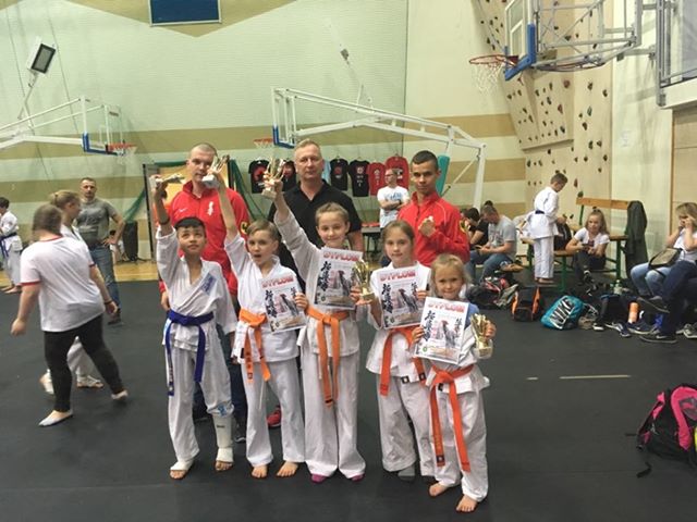 Sukcesy zawodników z Wasilkowa podczas ogólnopolskich zawodów karate w Ostrowi Mazowieckiej
