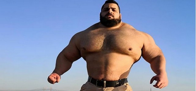 IRAŃSKI HULK ZAWALCZY NA GOŁE PIĘŚCI