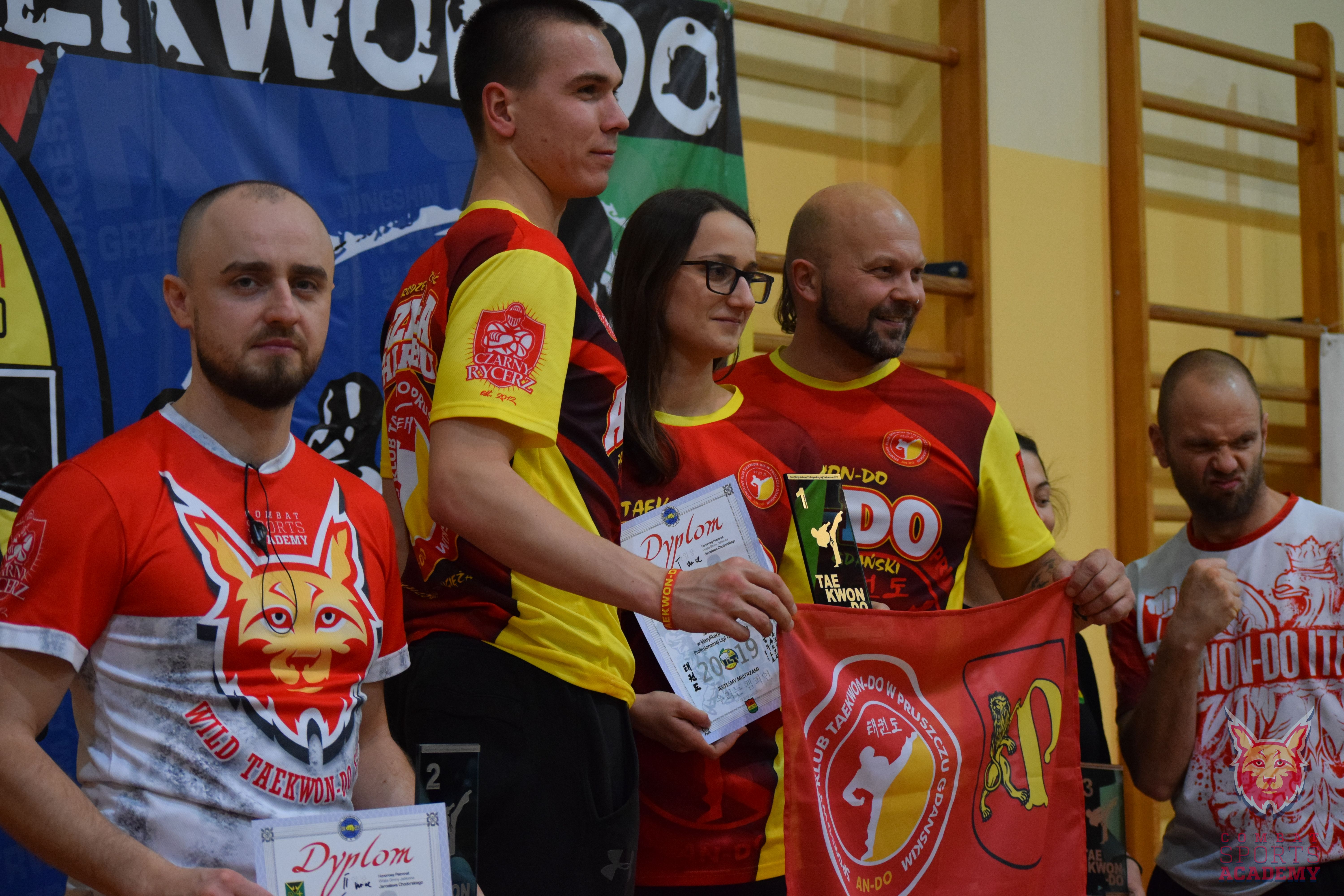 Z  PLT XVII taekwondziści Combat Sports Academy przywieźli 31 medali