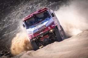 r-six-team-710×480