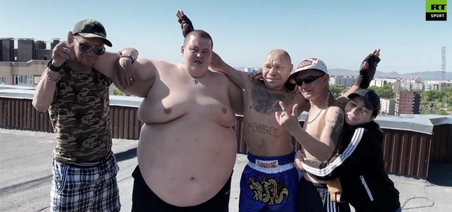 Na dachu budynku walczyli blogerzy ( VIDEO )