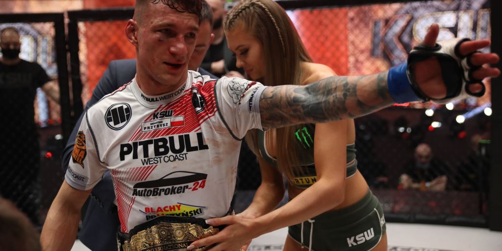 „JA NIE BRONIĘ PASA, JA GO CAŁY CZAS ZDOBYWAM” – SEBASTIAN PRZYBYSZ PRZED KSW 64
