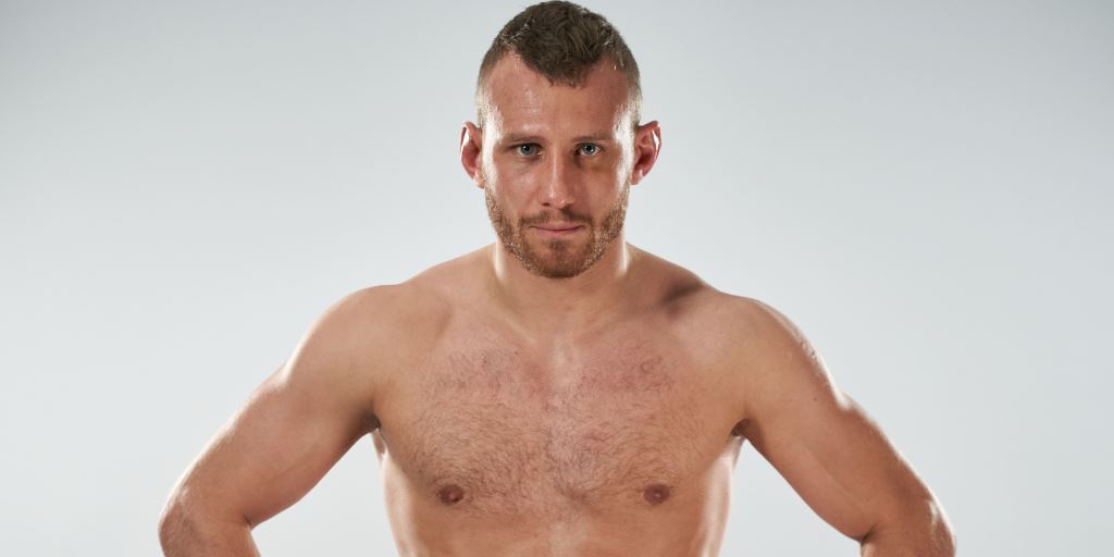 „MYŚLĘ, ŻE DAMY WALKĘ WIECZORU” – DAWID ŚMIEŁOWSKI PRZED KSW 67