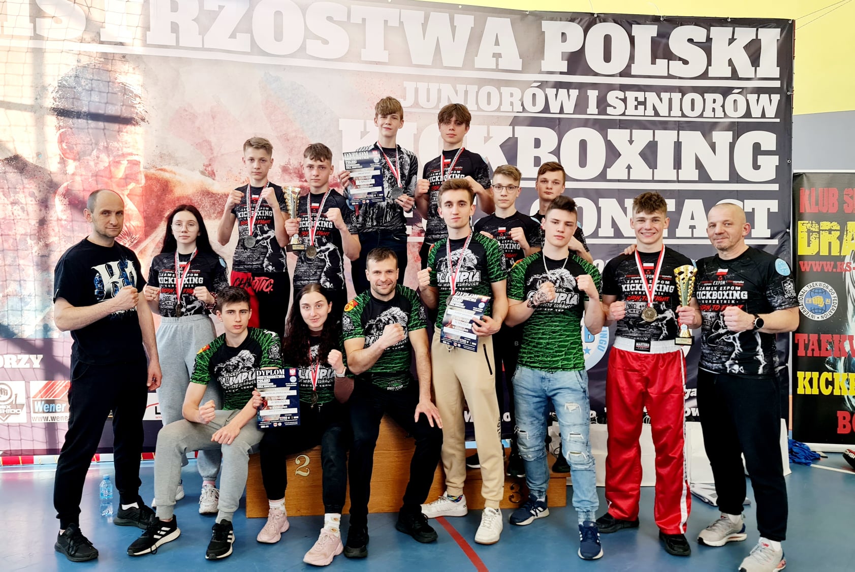 Mistrzostwa Polski w kickboxingu: Barbara Skrzypczak i Mieszko Siemiątkowski wśród złotych medalistów full contact