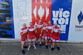001_Team_senior
